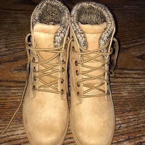 BNWOT Size 8 Combat boots